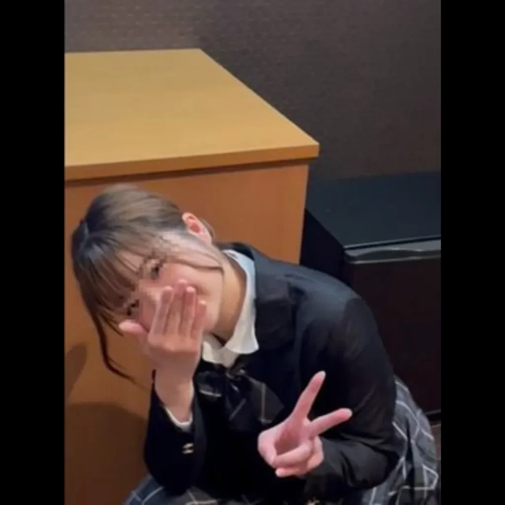 FC2 PPV 3051180 京都_10代OL（援〇をこっそり記録しています）