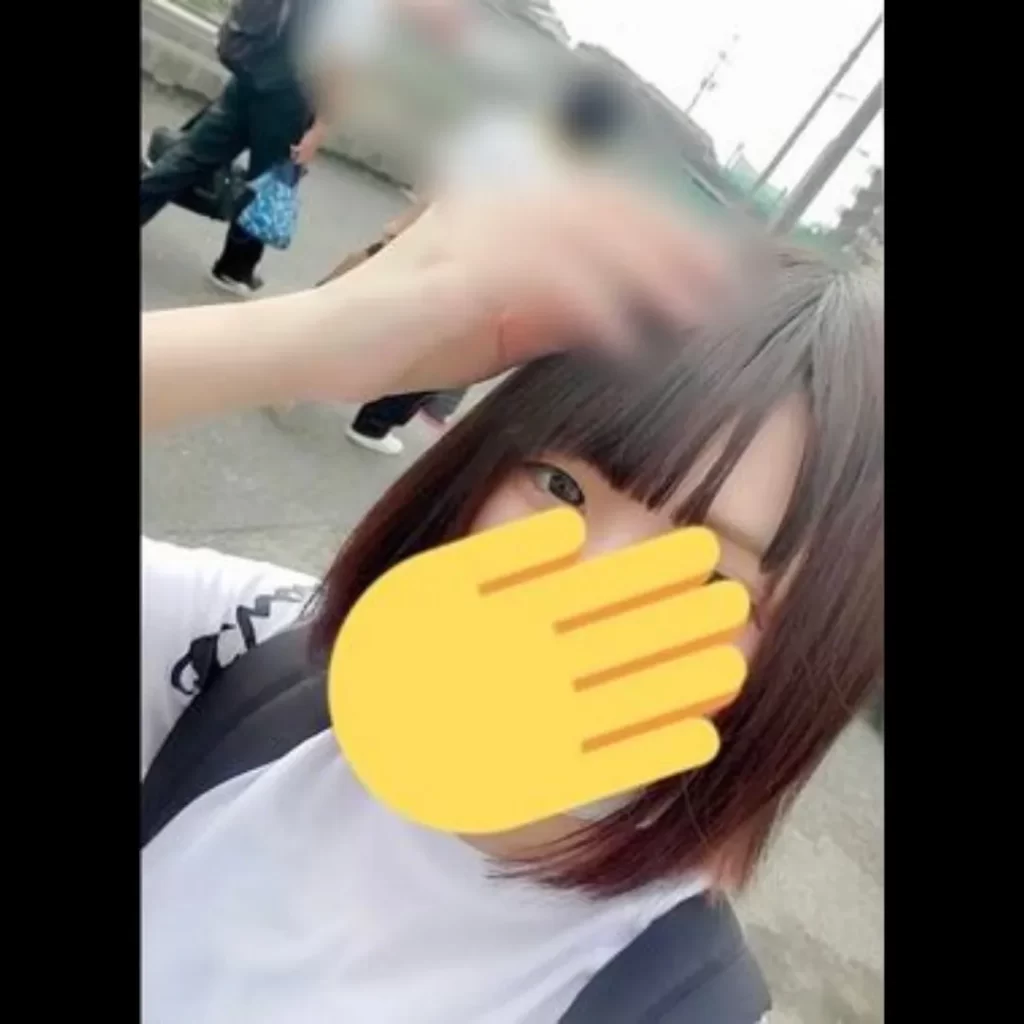 FC2 PPV 3080111 幼馴染ゆめちゃん！学校で自撮り露出&オナニーしてもらいました