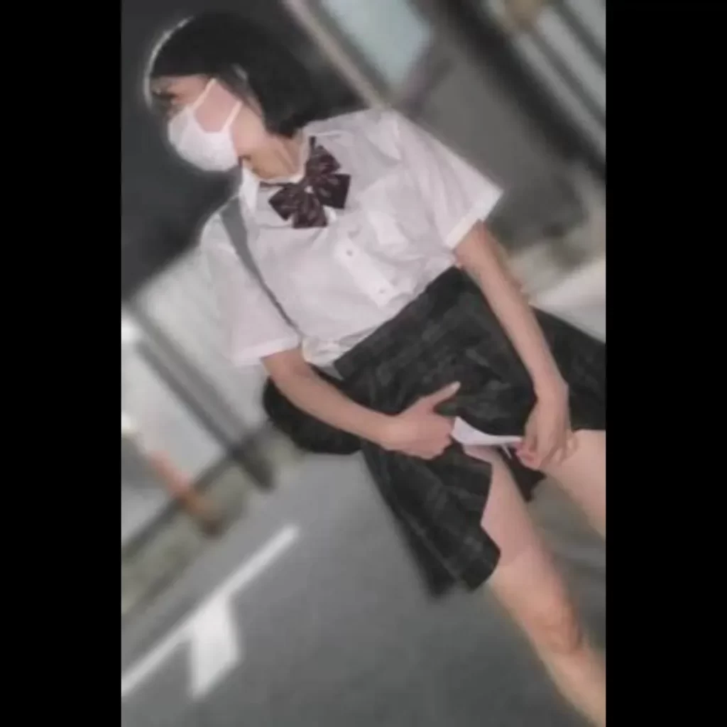 FC2 PPV 3101462 【本日限定】同級生にバレその後内緒で…公園で夜のお散歩・自宅に連れ込み中出し～県立普通科定時制②色白巨乳美少/女③～